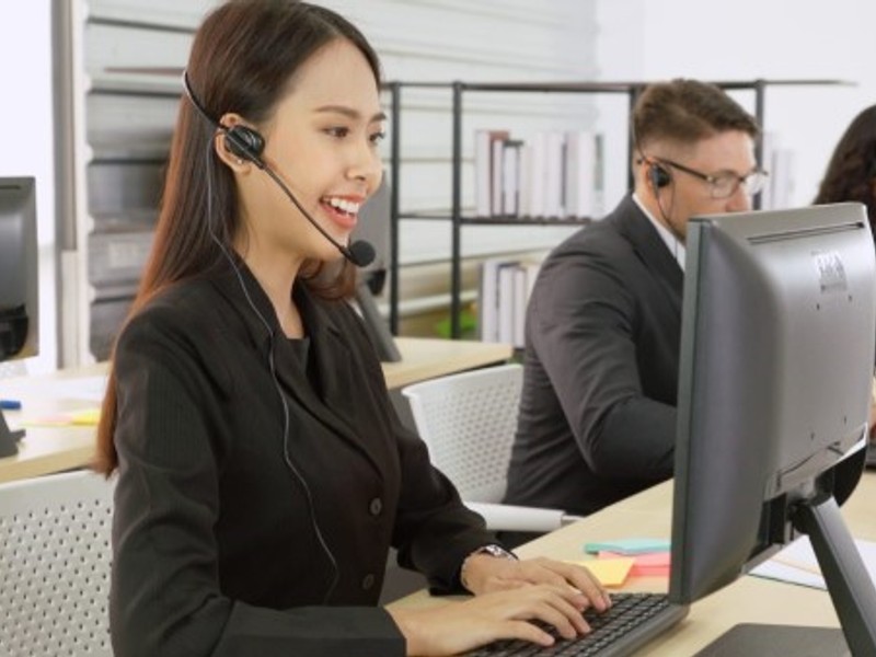 Hình ảnh nhân viên hỗ trợ khách hàng sodo66 giải đáp thắc mắc